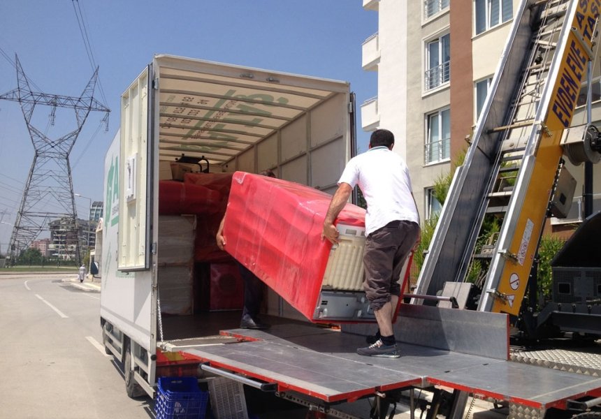 Eşyaları Özenle Paketliyoruz